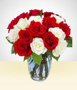 Amor e Romance - Belo Sorriso: Buqu de 18 Rosas Brancas e Vermelhas